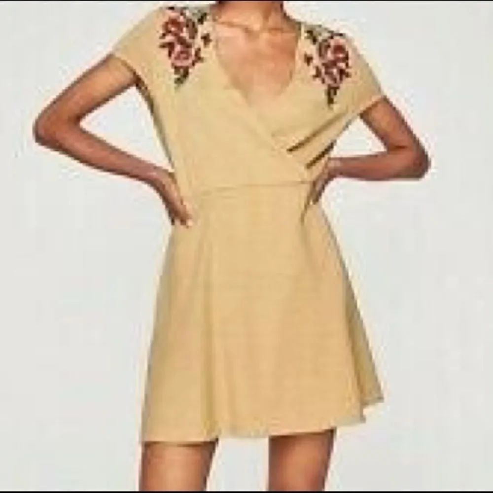 Zara Knit tan embroidered cap sleeve wrap dress